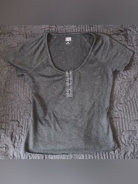 True Craft Black Short Sleeve Henley Scoop Neck Top Size XS